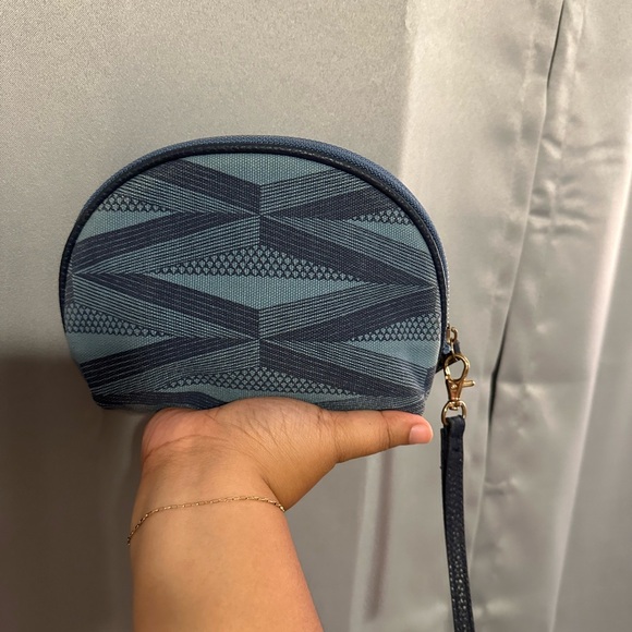 Manaola Blue Wristlet - Picture 4 of 9